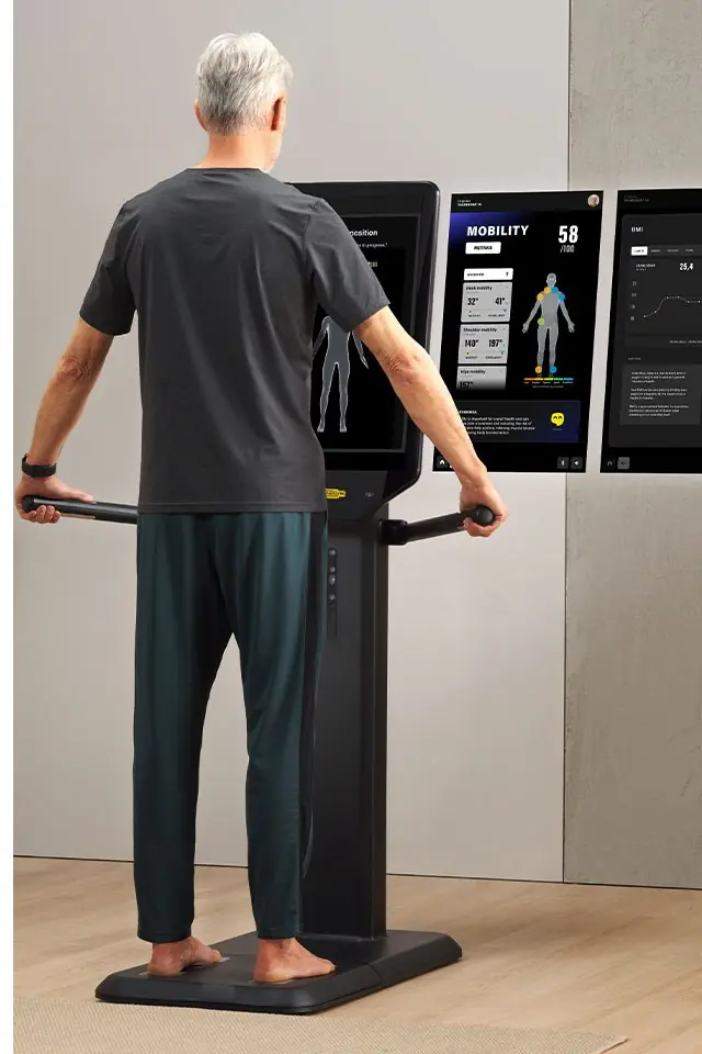 A member using the Technogym CheckUp assessment station